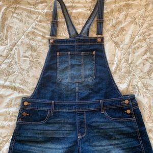 Short overalls 🥰